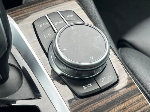 Used 2020 BMW 530e w/ Convenience Package image 30