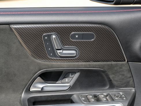 Used 2024 Mercedes-Benz GLB 250 image 39