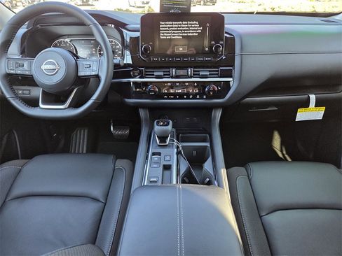 New 2025 Nissan Pathfinder SL image 5