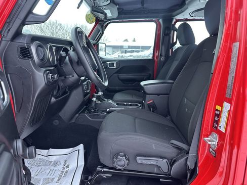Used 2023 Jeep Gladiator Sport image 9
