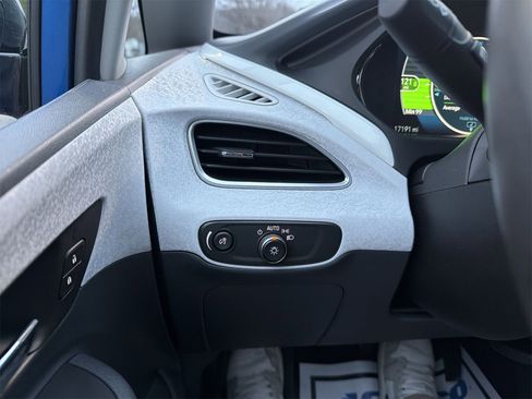 Used 2020 Chevrolet Bolt LT image 18