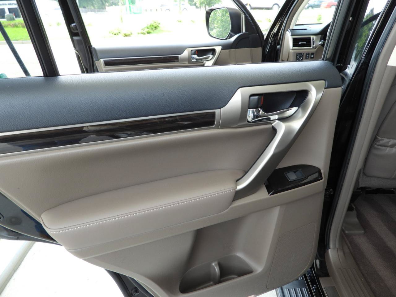 Used 2017 Lexus GX 460 Premium w/ Navigation Package AWD/4WD image 46