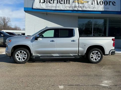 Used 2022 Chevrolet Silverado 1500 LTZ image 2