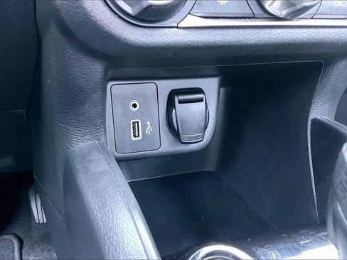Used 2020 Nissan Versa S FWD image 15