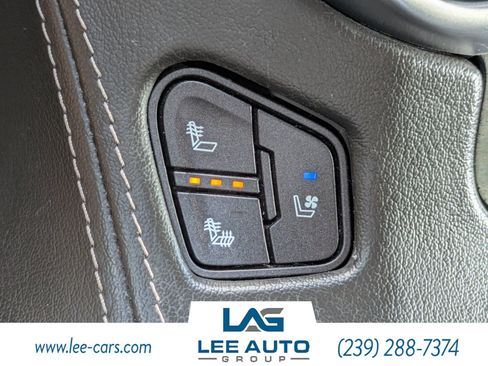 Used 2020 Chevrolet Suburban Premier AWD/4WD image 29