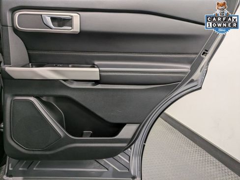 Used 2022 Ford Explorer XLT image 25