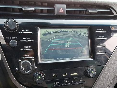 Used 2019 Toyota Camry SE image 18