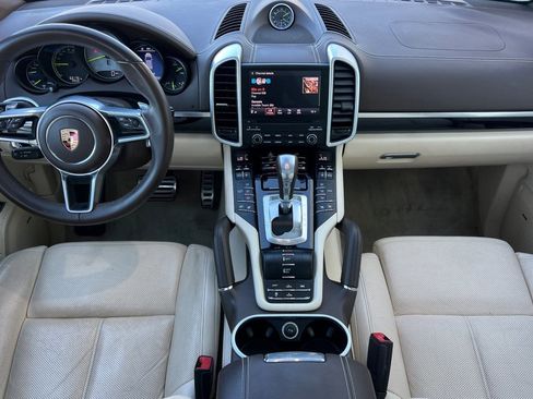Used 2017 Porsche Cayenne S image 29