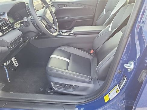 Used 2025 Toyota Camry SE FWD image 6
