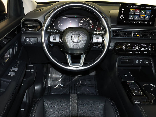 Used 2024 Honda Pilot Touring image 3