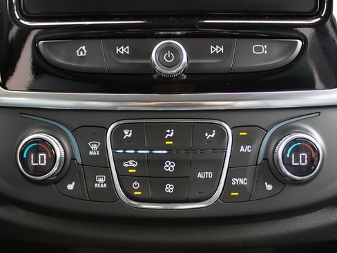 Used 2020 Chevrolet Traverse LT w/ Driver Confidence II Package image 22