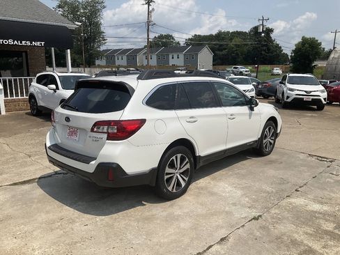 Used 2018 Subaru Outback 3.6R Limited AWD/4WD image 3