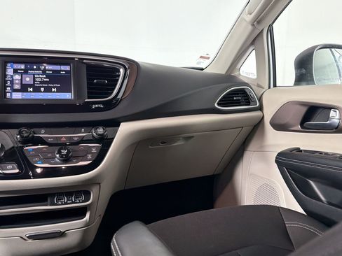 Used 2023 Chrysler Voyager LX FWD image 27