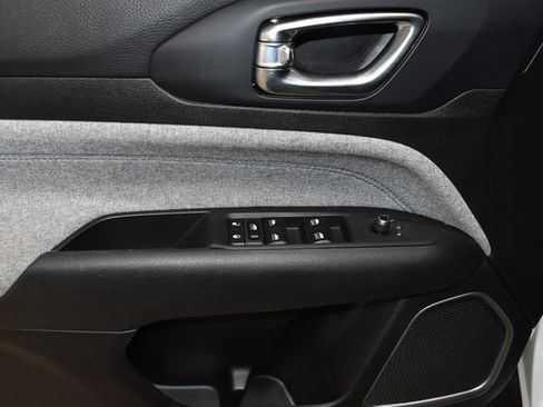 Used 2024 Jeep Compass Latitude image 26