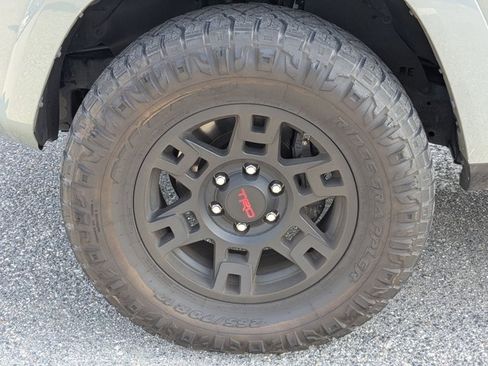 Used 2023 Toyota 4Runner TRD Off-Road Premium w/ Moonroof Package AWD/4WD image 10