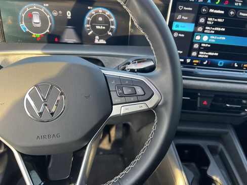 Used 2025 Volkswagen Tiguan S image 19