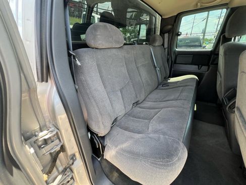 Used 2006 Chevrolet Silverado 2500 LT w/ Heavy-Duty Power Package AWD/4WD image 65