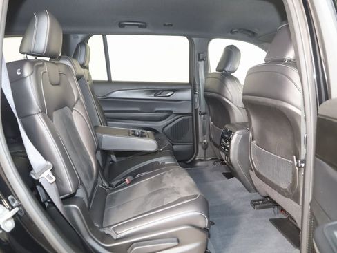 Used 2023 Jeep Grand Cherokee L Altitude image 13