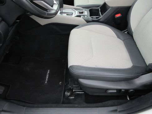 Used 2023 Subaru Forester Premium image 21