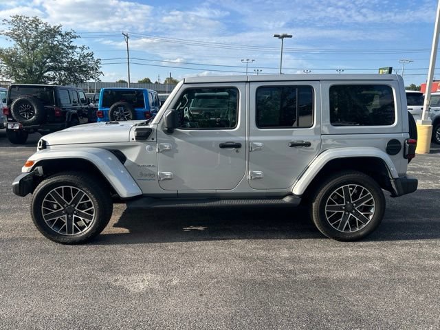 Used 2023 Jeep Wrangler Unlimited Sahara w/ Cold Weather Group AWD/4WD image 4
