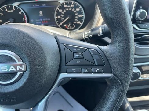 Used 2025 Nissan Altima 2.5 SV FWD image 22