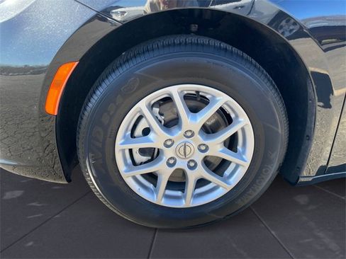 Used 2023 Chrysler Pacifica Touring-L image 14