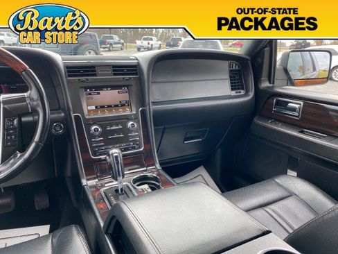 Used 2017 Lincoln Navigator Reserve image 25