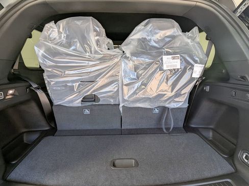 New 2025 Jeep Grand Cherokee L Altitude RWD image 30