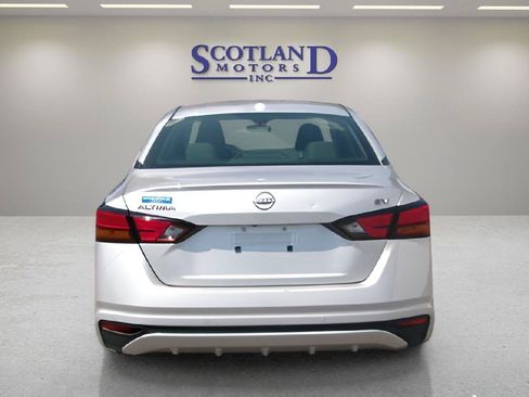Used 2024 Nissan Altima 2.5 SV FWD image 7