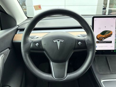 Used 2021 Tesla Model Y Long Range image 19