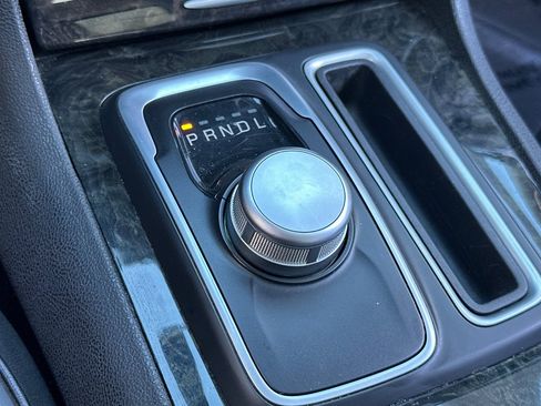 Used 2018 Chrysler 300 Limited w/ Safetytec Plus Group RWD image 18