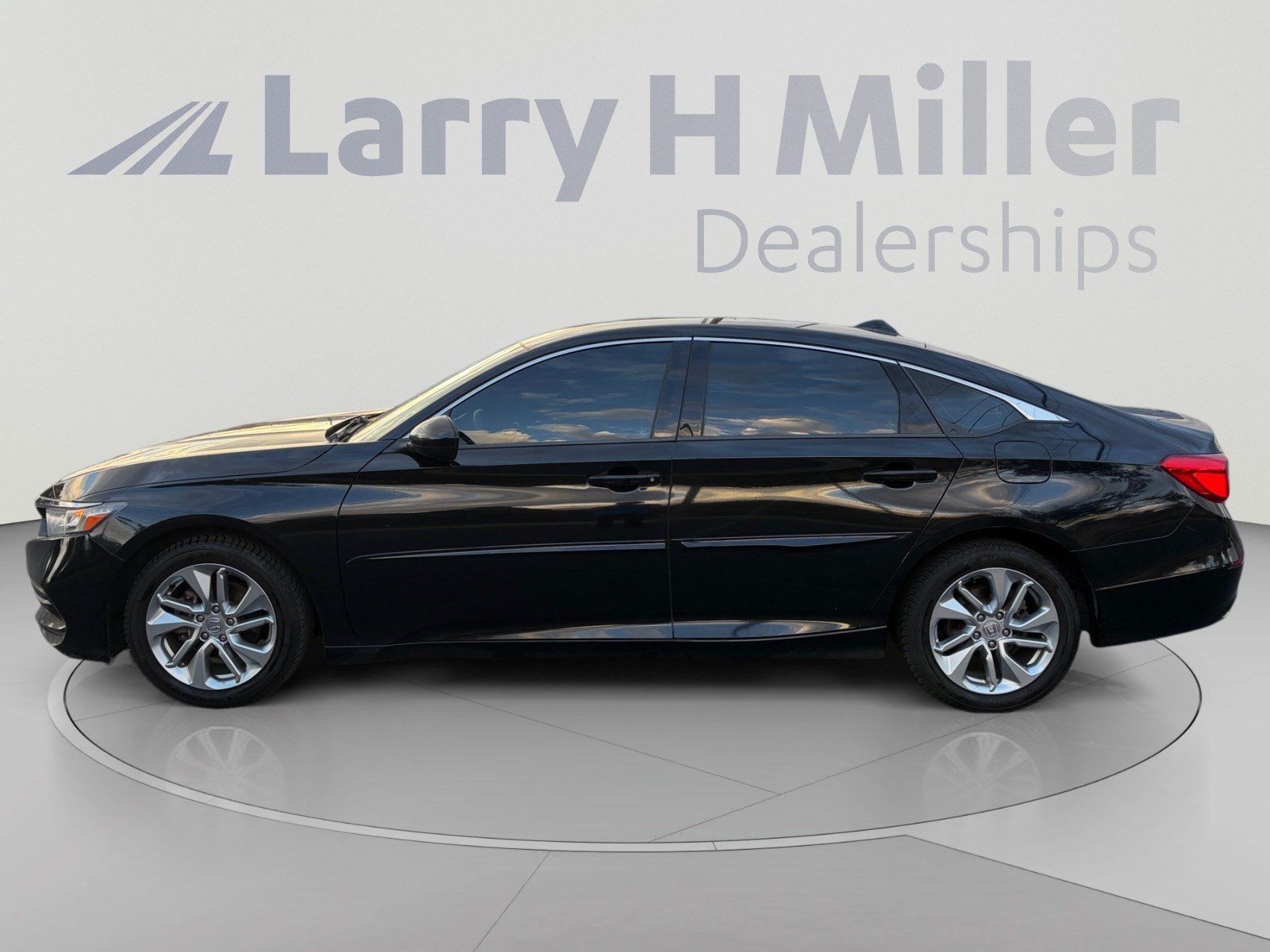 Used 2019 Honda Accord LX image 2