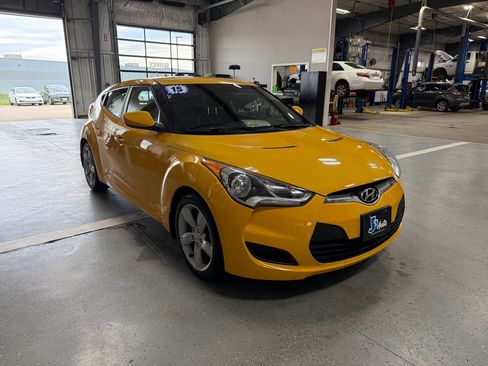 Used 2015 Hyundai Veloster FWD image 4