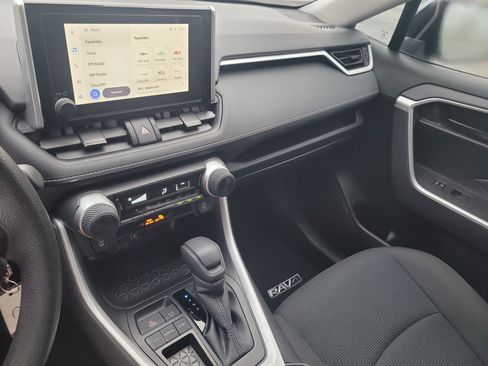 Certified 2025 Toyota RAV4 LE FWD image 20
