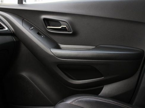 Used 2021 Chevrolet Trax LT image 28