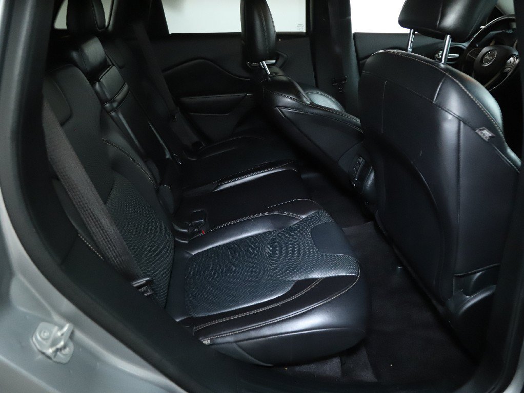 Used 2016 Jeep Cherokee High Altitude w/ Luxury Group AWD/4WD image 33