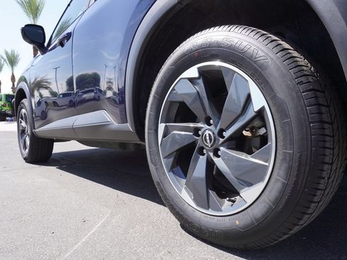 Certified 2025 Nissan Rogue SV FWD image 6