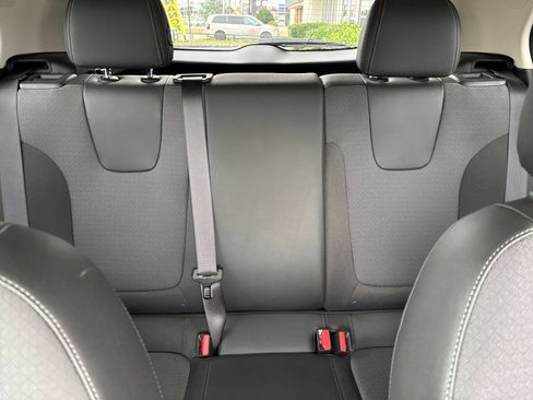 Used 2025 Buick Encore GX Preferred FWD image 37