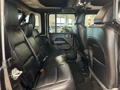 Used 2021 Jeep Wrangler Unlimited Sahara image 36