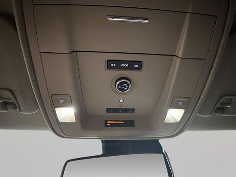 Used 2020 Chevrolet Tahoe Premier AWD/4WD image 18
