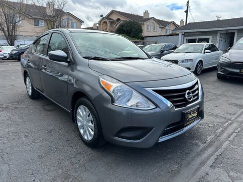 Used 2017 Nissan Versa S Plus image 3