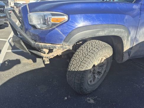 Used 2022 Toyota Tacoma TRD Off-Road image 5