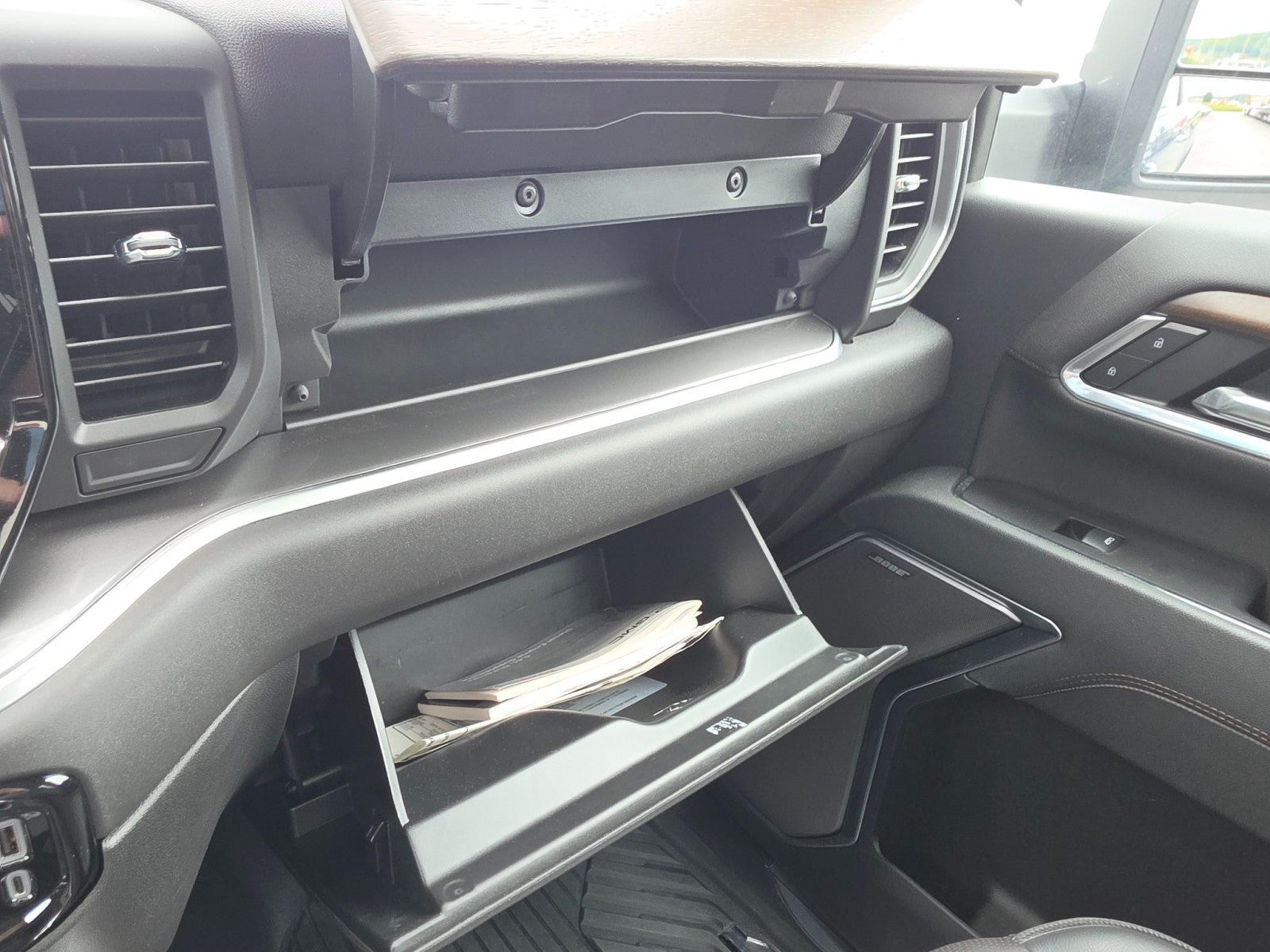 Used 2025 Chevrolet Silverado 2500 High Country w/ High Country Premium Package AWD/4WD image 59