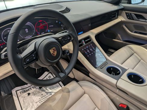 Used 2025 Porsche Taycan image 4