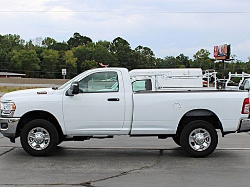 Used 2024 RAM 2500 Tradesman w/ Chrome Appearance Group AWD/4WD image 6