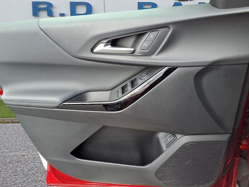 Used 2025 Chevrolet Equinox LT w/ Convenience Package II image 11