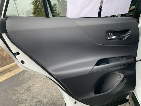 Used 2023 Toyota Venza LE image 15