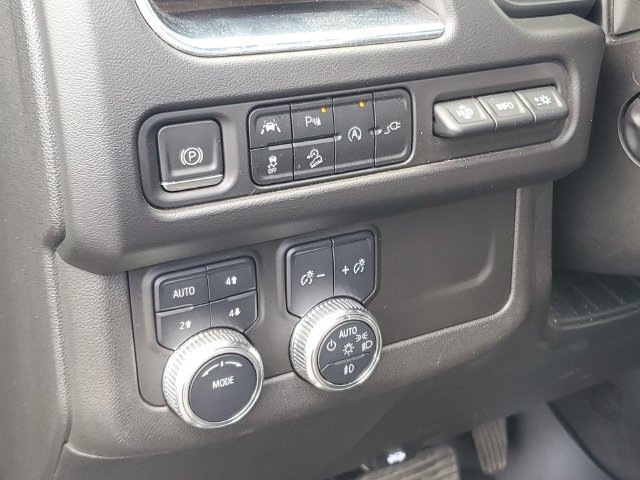 Used 2021 GMC Yukon AT4 w/ AT4 Premium Package AWD/4WD image 16