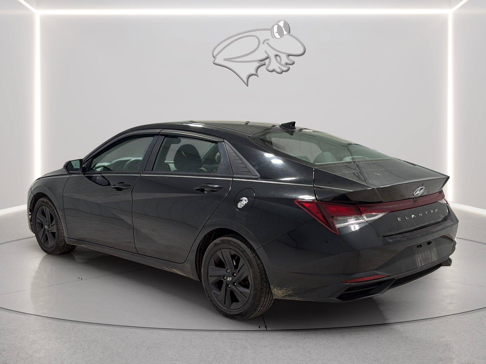 Used 2021 Hyundai Elantra SEL w/ Convenience Package FWD image 3