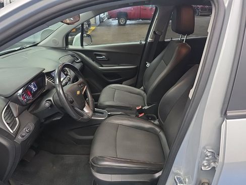 Certified 2022 Chevrolet Trax LT w/ Driver Confidence Package FWD image 20